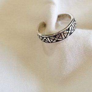 .925 Silver toe ring X pattern